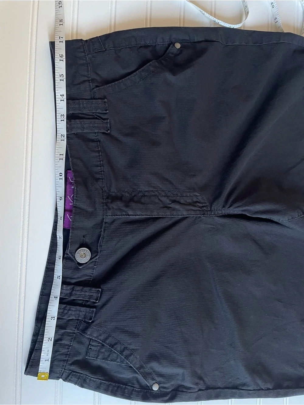 Gloria Vanderbilt black bermuda